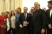 Berlusconi pártja is megkezdte a kampányt