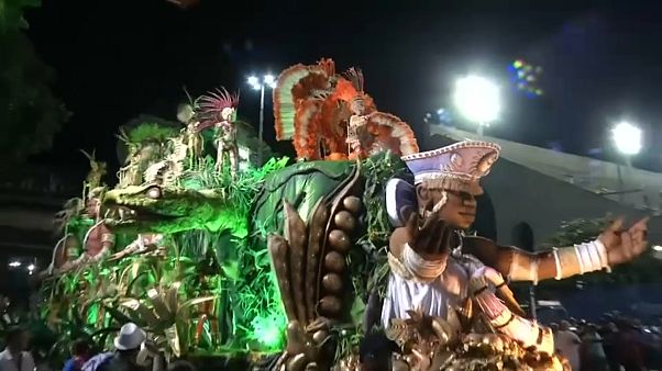 Rio Karnavalı renkli gösteriyle başladı Rio Karnavalı renkli gösteriyle başladı