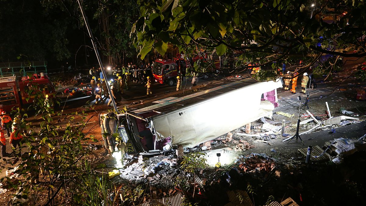 Hongkong: 18 Tote und Dutzende Verletzte bei Schnellbus-Unfall