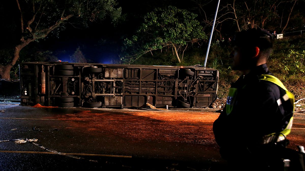 Hong Kong: Dehşet verici kazada 18 kişi hayatını kaybetti