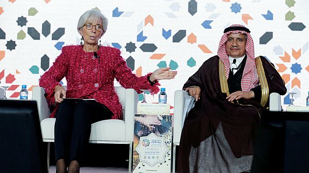 لاغارد تطالب العرب بخفض الرواتب ورفع الدعم عن الطاقة لاغارد تطالب العرب بخفض الرواتب ورفع الدعم عن الطاقة
