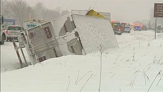 Neve nel Midwest americano: vittime e caos