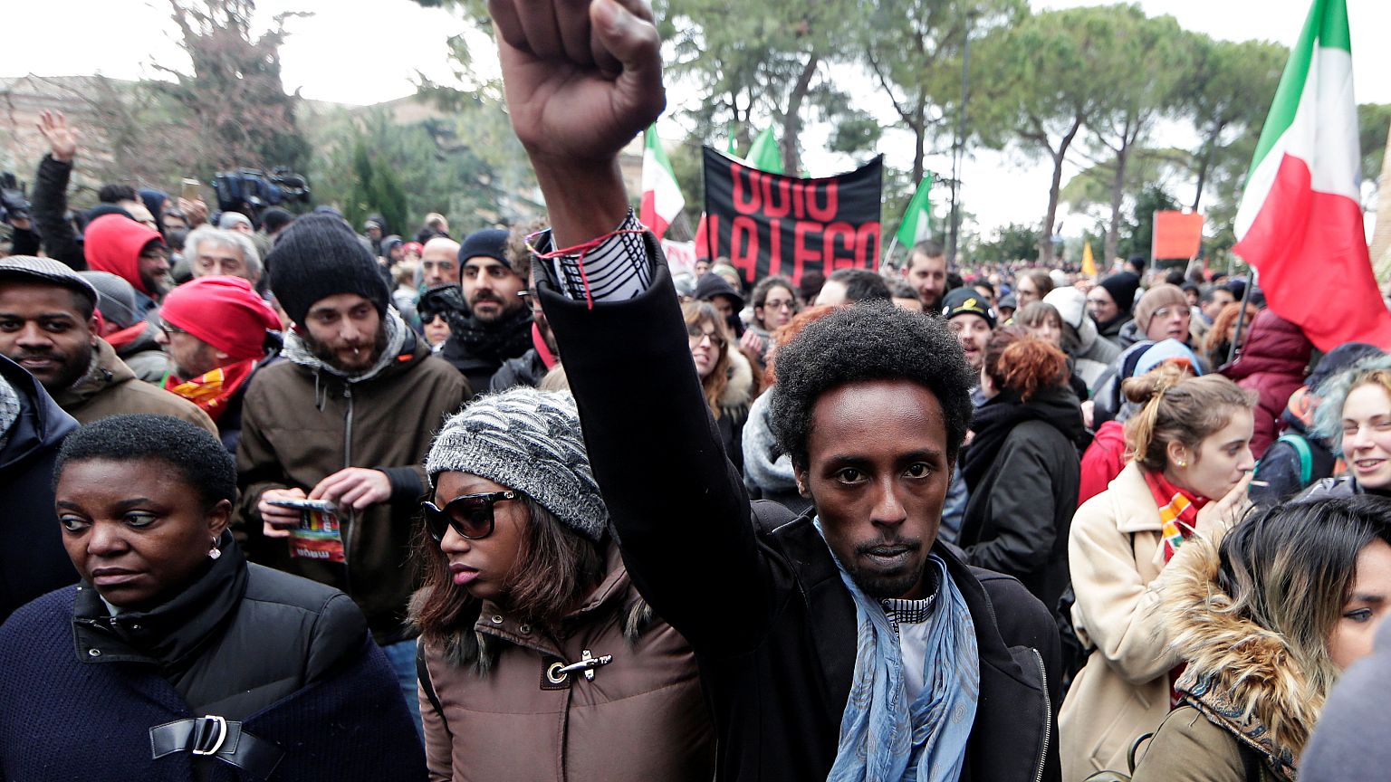 Les antifascistes marchent à Macerata