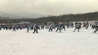 Russos esquiam em apoio a atletas banidos