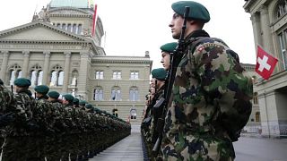 القضاء يحسم معركة بين الجيش السويسري وشركة لساعات اليد 