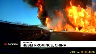 Mur de feu sur une autoroute en Chine