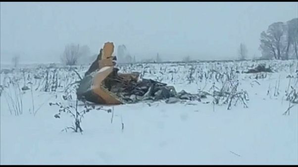 Mueren 71 una personas al estrellarse un avión cerca de Moscú Mueren 71 una personas al estrellarse un avión cerca de Moscú