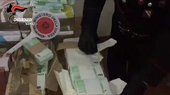 Ιταλία: Ετοιμάζονταν να ρίξουν εκατομμύρια πλαστά ευρώ στην αγορά