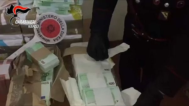 Ιταλία: Ετοιμάζονταν να ρίξουν εκατομμύρια πλαστά ευρώ στην αγορά Ιταλία: Ετοιμάζονταν να ρίξουν εκατομμύρια πλαστά ευρώ στην αγορά