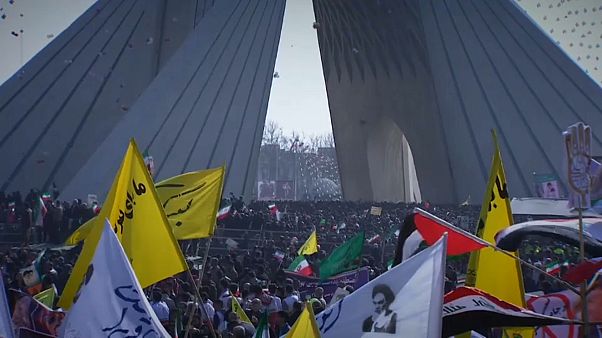 Zum 39. Jahrestag der islamischen Revolution: Rohani ruft zur Einheit auf Zum 39. Jahrestag der islamischen Revolution: Rohani ruft zur Einheit auf
