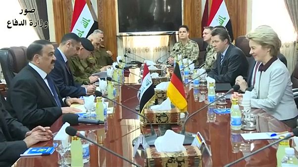Iraks Verteidigungsminister al-Hiyali und Ursula von der Leyen in Bagdad. Iraks Verteidigungsminister al-Hiyali und Ursula von der Leyen in Bagdad.