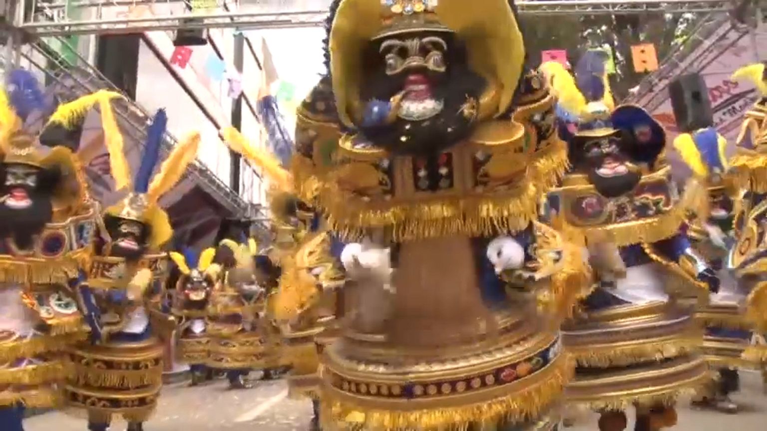 Oito pessoas morreram numa explosão durante o Carnaval de Oruro