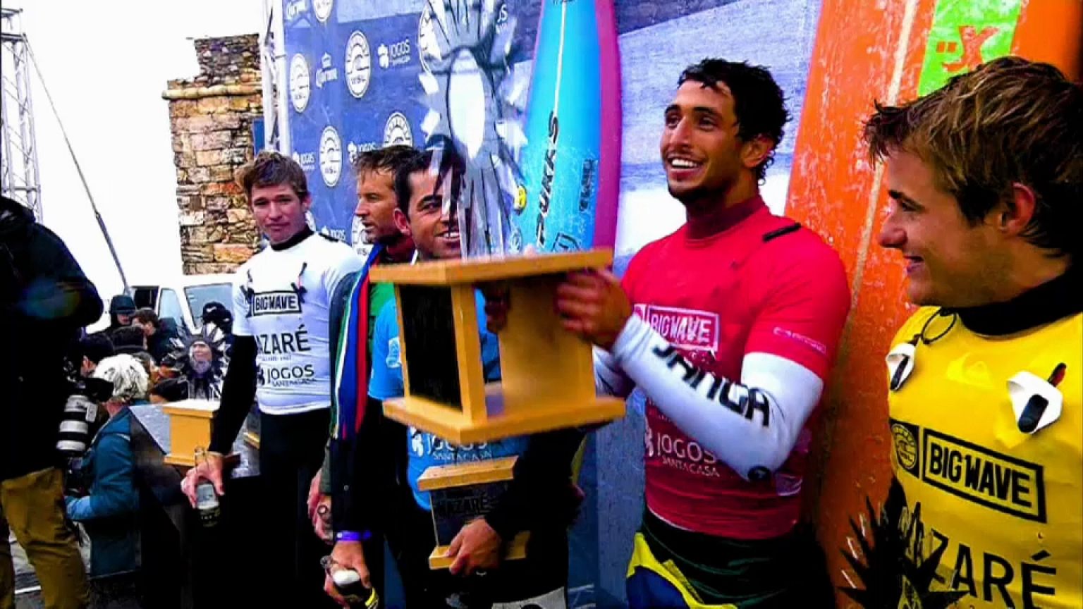 Brasileiro Lucas "Chumbo" vence na Nazaré