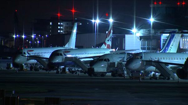 Bomba miatt zárták le London egyik repterét