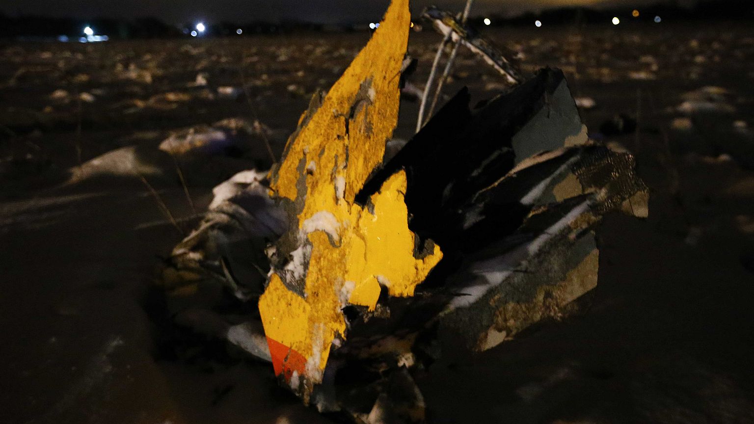 Überwachungskameras zeichnen Flugzeugabsturz in Moskau auf