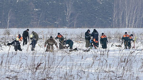 Сотрудники МЧС на месте катастрофы Сотрудники МЧС на месте катастрофы