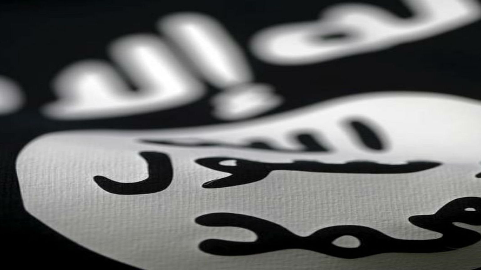 شاهد لحظات القبض على سعودي ومغربي في الصحراء