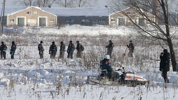 Flugzeugabsturz nahe Moskau: Ursache weiter unklar