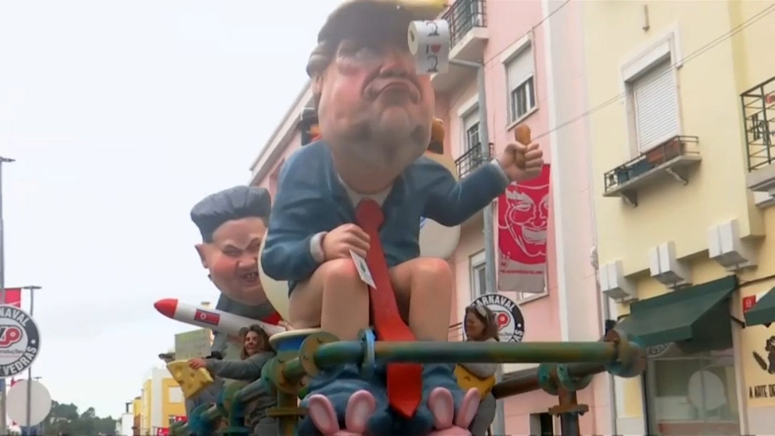 Trump y Kim Jong-un protagonistas en el carnaval de Torres Vedras 