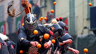 «جنگ پرتقال» در ایتالیا با ۵۰۰ تن میوه گندیده برگزار شد