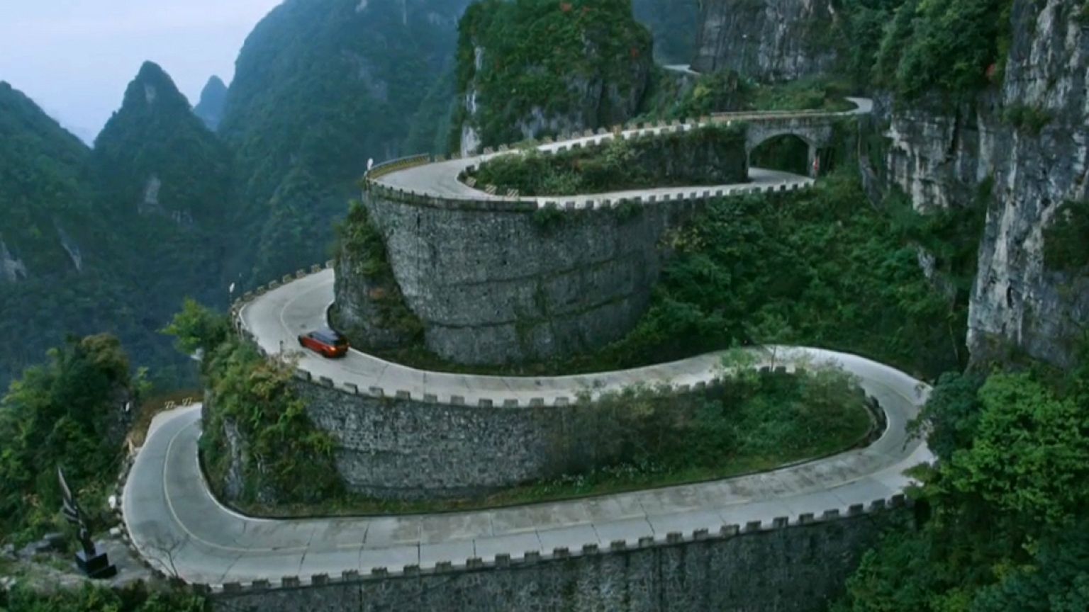 A emocionante Estrada do Dragão que leva às Portas do Céu
