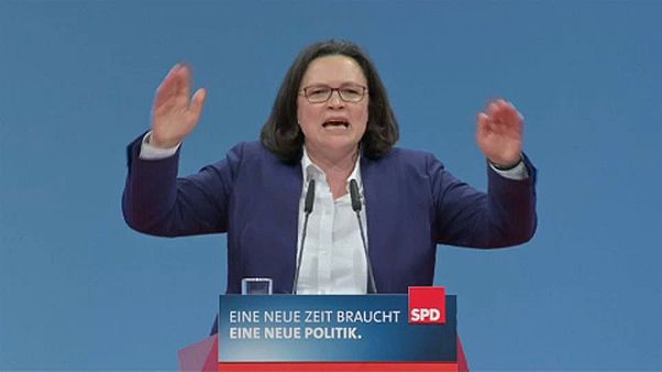 Az új karmester erős hangot ígér. Az új karmester erős hangot ígér.