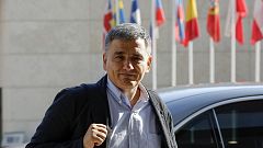 Εισβολή του Ρουβίκωνα στο ΕΒΕΑ σε ομιλία του Ευκλείδη Τσακαλώτου 