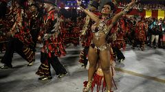 Drag queen Raissa de Oliveira de la escuela de samba Beija-Flor