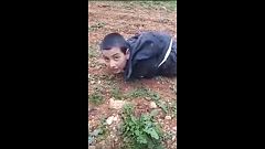 شاهد: داعشي صغير على الأرض يسأل "تريد أن تقتلني؟"