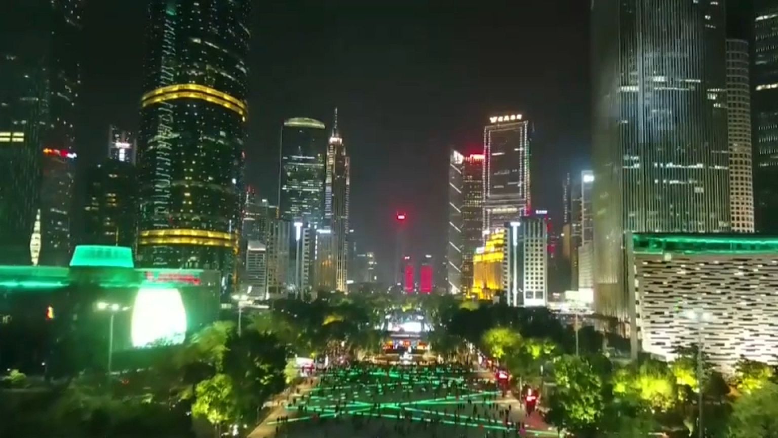 Canton illuminée pour le Nouvel An chinois