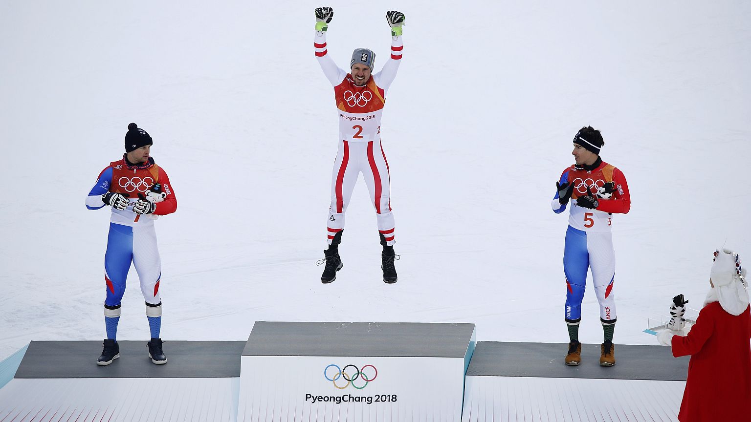 Marcel Hirscher wird auf dem Podium doch noch emotional.