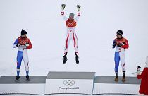 Marcel Hirscher wird auf dem Podium doch noch emotional.