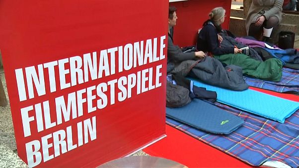 Fans de la Berlinale duermen ante las taquillas Fans de la Berlinale duermen ante las taquillas