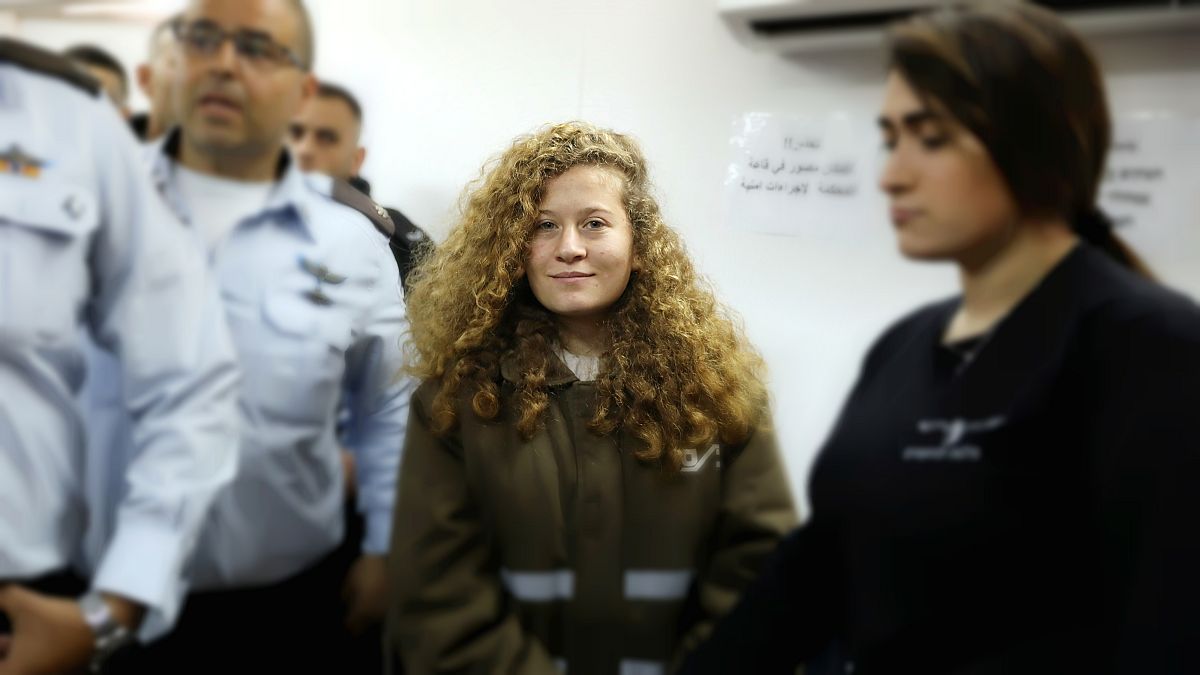 İsrail askerine tokat atan Filistinli kız Ahed Tamimi’nin duruşması ertelendi
