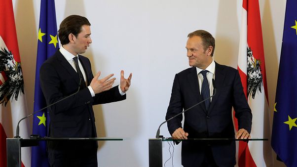 Tusk Kurz ile Viyana'da sığınmacı krizini görüştü Tusk Kurz ile Viyana'da sığınmacı krizini görüştü