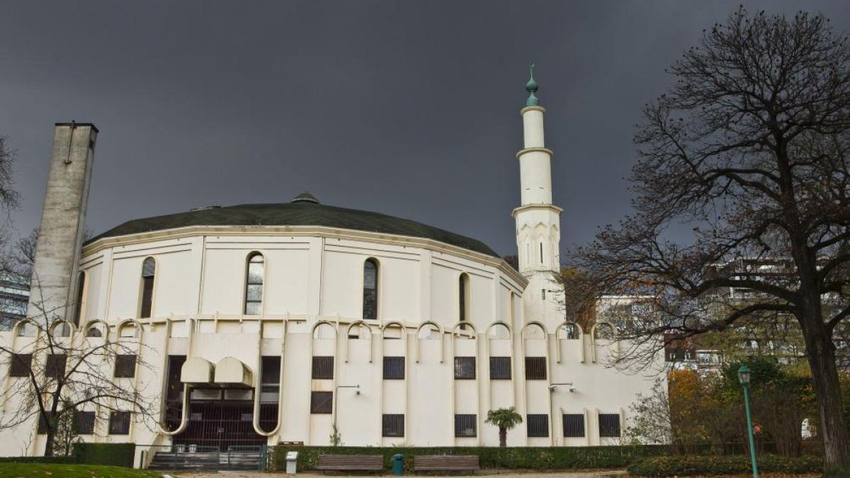 ماذا وراء تخلي السعودية عن إدارة مسجد بروكسل الكبير؟