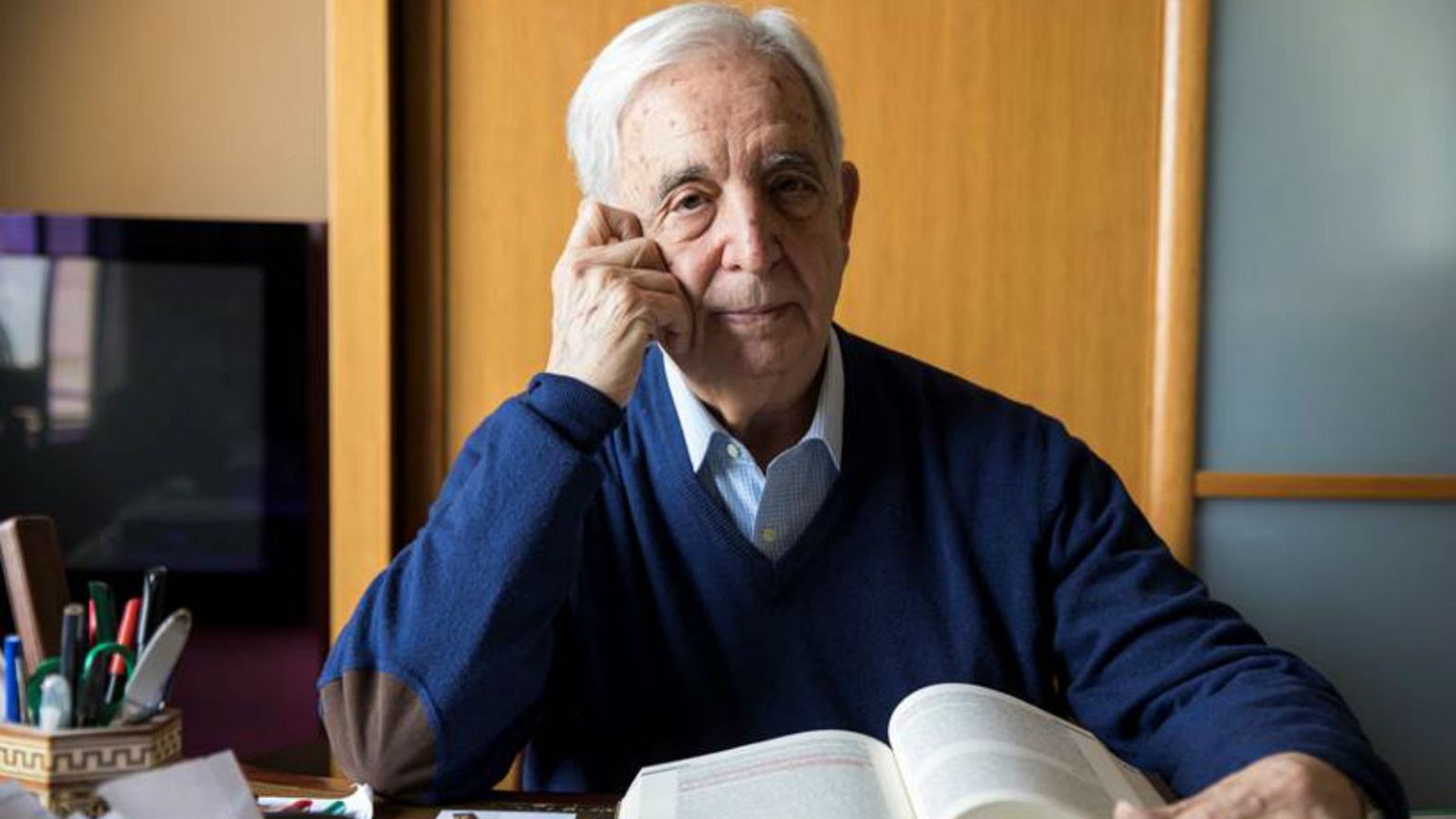 80-year-old Spanish grandfather enrolls in Erasmus course