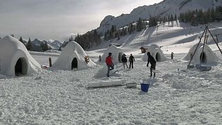 Снежные иглу для спасения горного курорта
