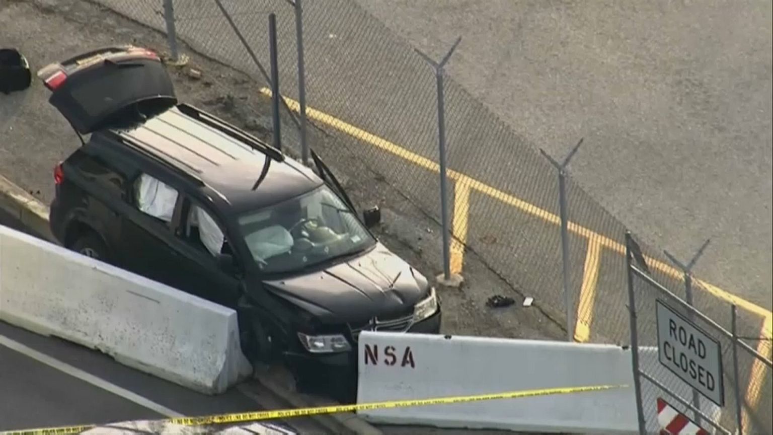 Il suv che si è schiantato contro l'ingresso dell'Nsa