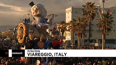 Sátira carnavalesca sai à rua em Itália