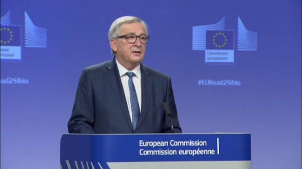Alle prossime elezioni europee Juncker vuole gli "spitzenkandidaten" Alle prossime elezioni europee Juncker vuole gli "spitzenkandidaten"