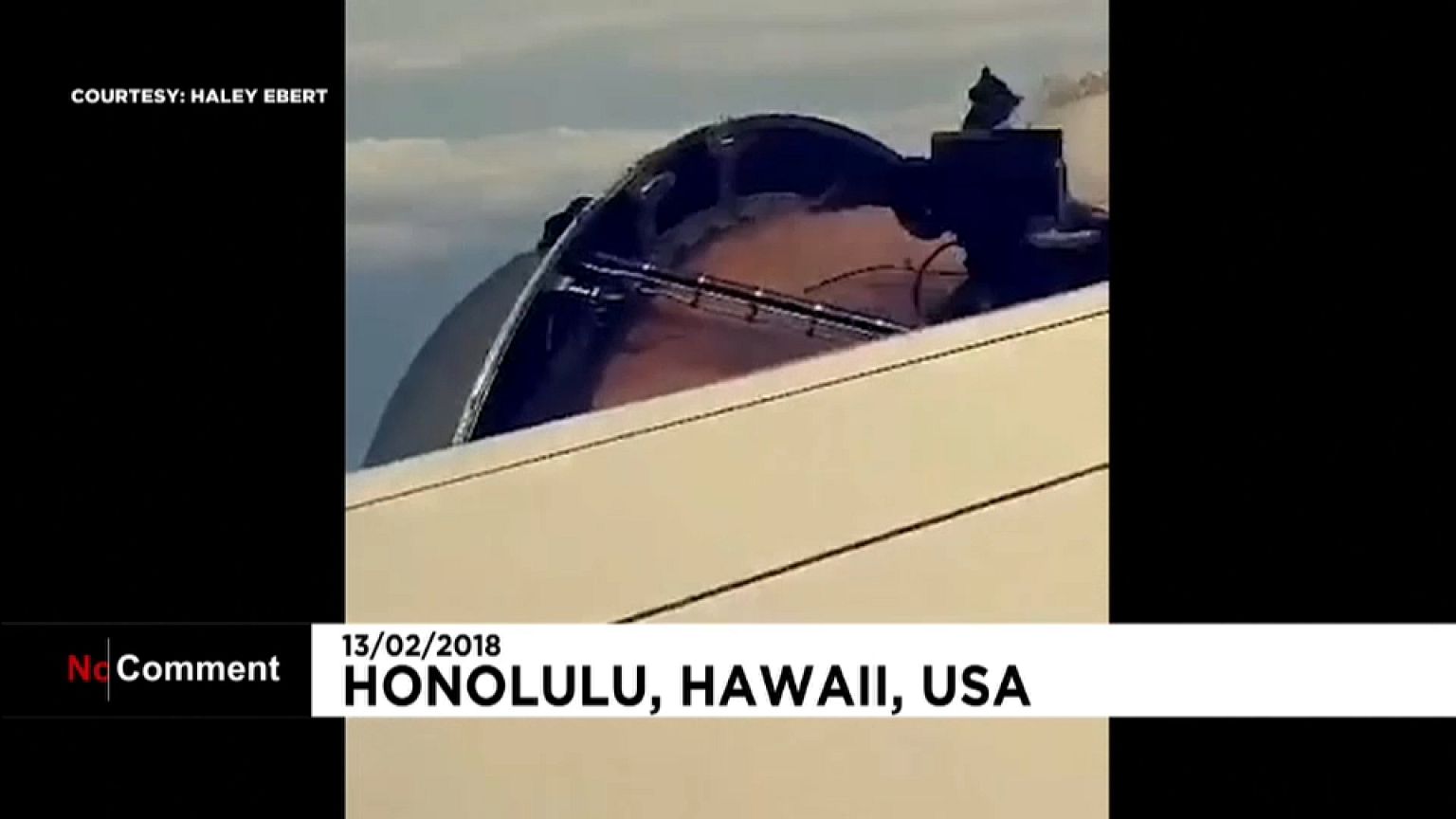 Avião fica sem motor e passageiros filmam o momento de pânico