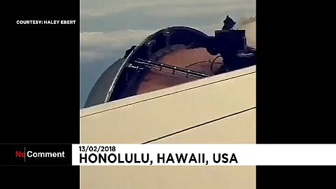 Avião fica sem motor e passageiros filmam o momento de pânico