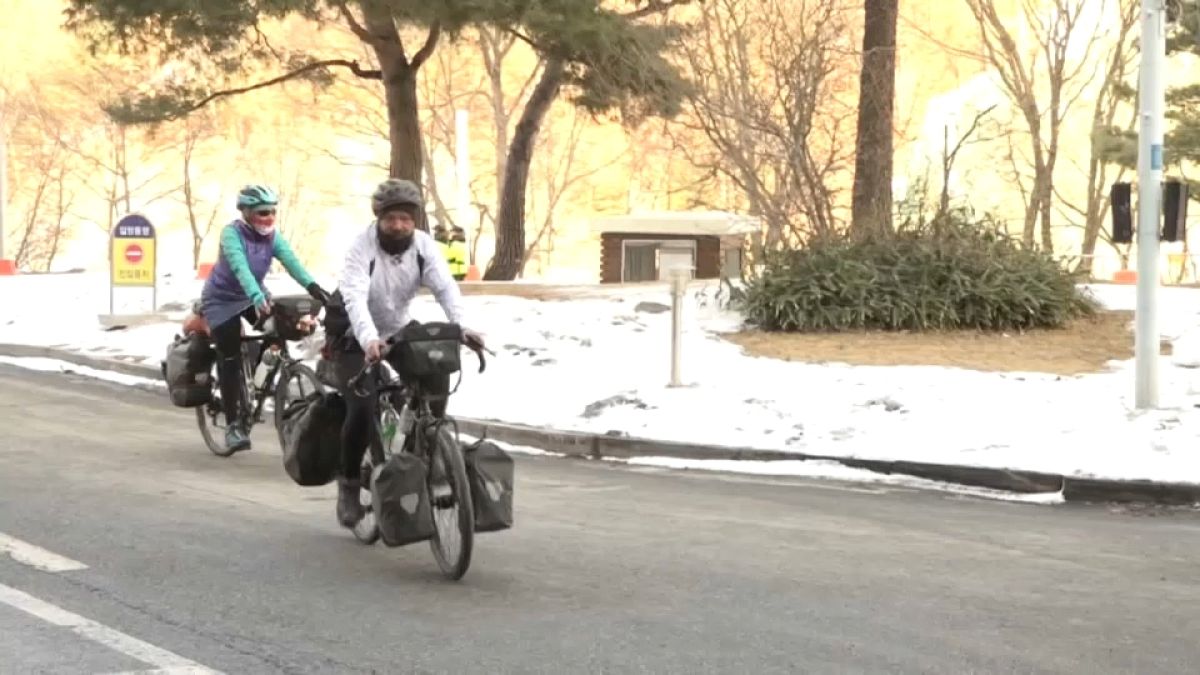 والد يقطع 17 ألف كيلومترا على دراجة هوائية لمشاهدة إبنه في أولمبياد كوريا الجنوبية