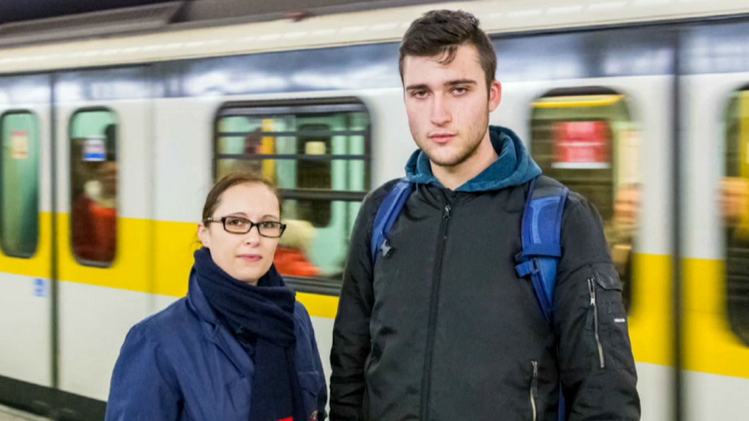 Jovem salva criança dos carris do metro