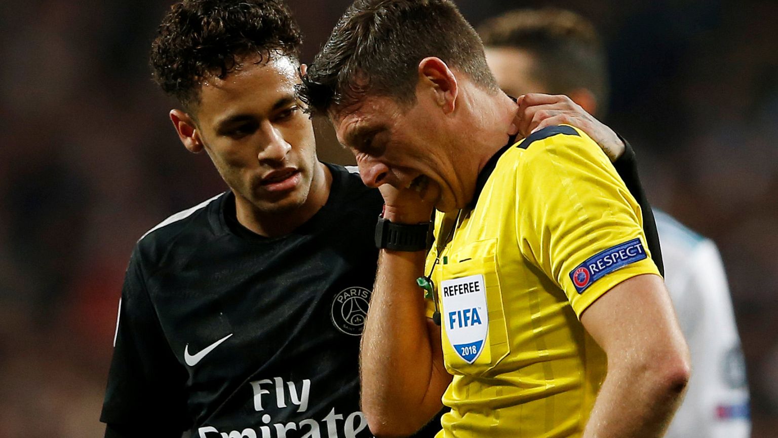 بالفيديو: نيمار يفشل في هزّ شباك ريال مدريد ويكتفي "بهزّ" الحكم