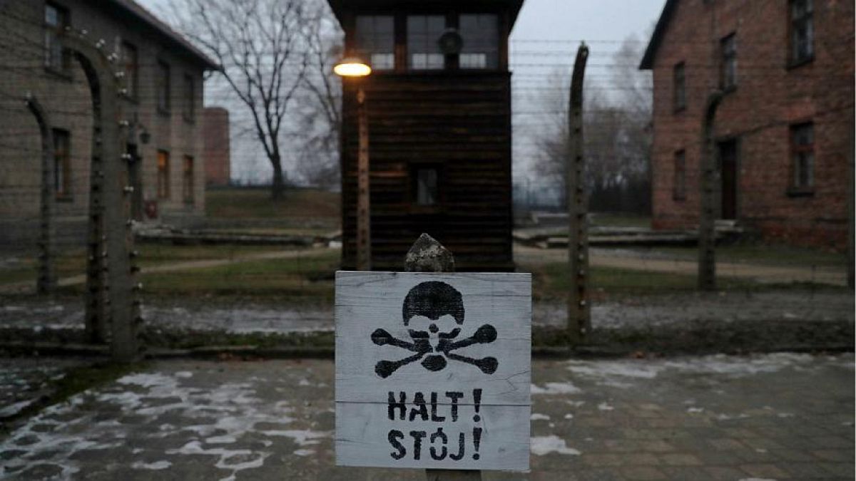 Legge sull'Olocausto, la Polonia lancia campagna social #GermanDeathCamps 