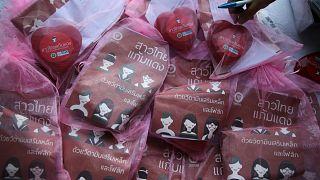 فيتامينات تم توزيعها في عيد الحب في بانكوك