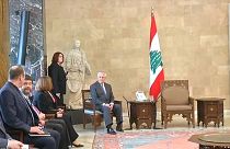 هل تقصّد عون التأخر عن لقاء تيلرسون بقصر بعبدا؟