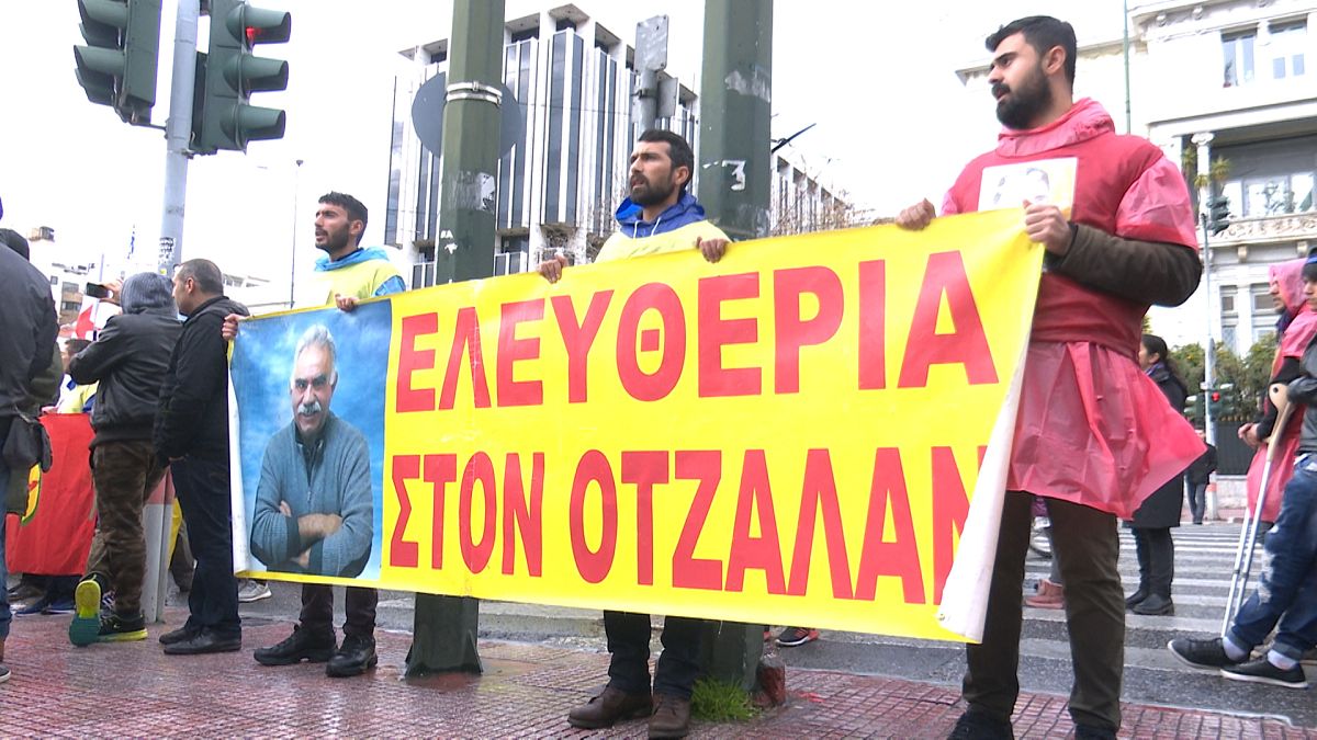Διαδήλωση Κούρδων στη Βουλή στην επέτειο σύλληψης Οτσαλάν